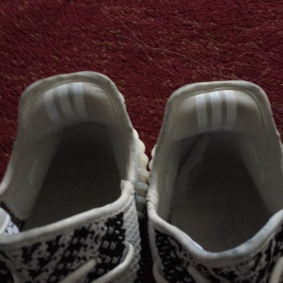Yeezys boost 350 zebras - Picture 2 of 4